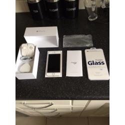Apple iPhone 6 gold and white 16gb on O2 in mint condition