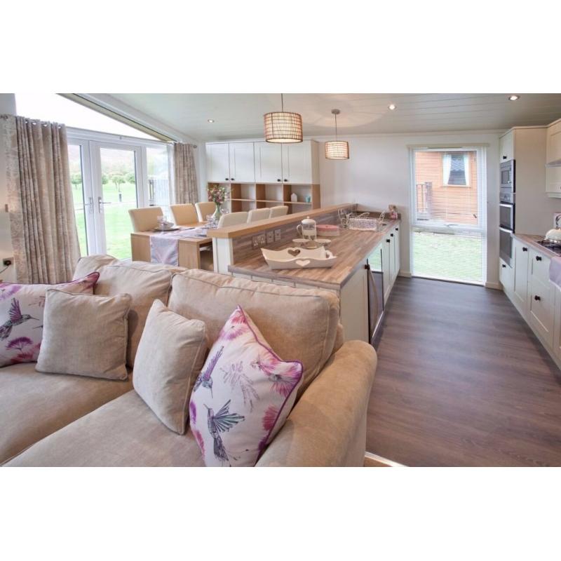 LUXURY LODGE FOR SALE ON 5* NORTH WALES PARK (STATIC CARAVANS)- LAKESIDE & SNOWDONIA VIEWS
