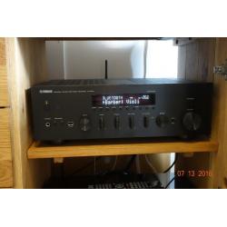 Yamaha R-N602 Network Receiver