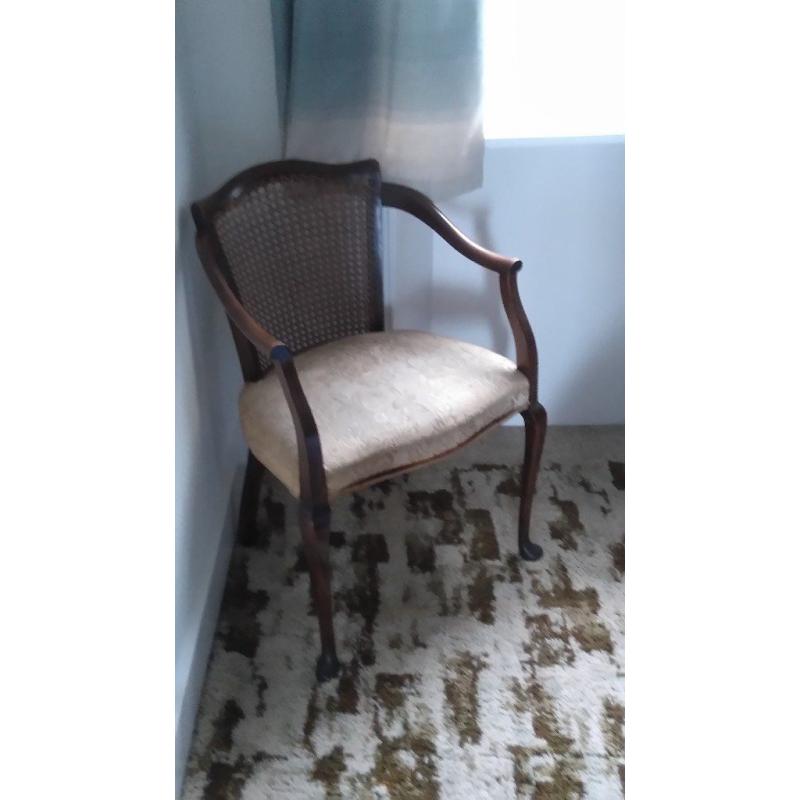 OCCASIONAL CHAIR