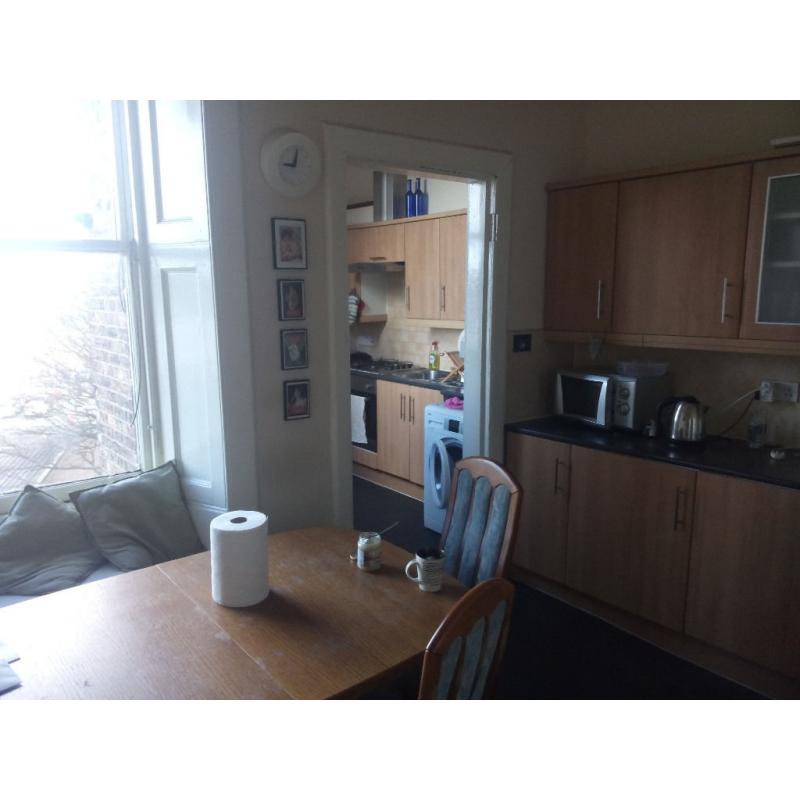 Long term double room to let in Leith