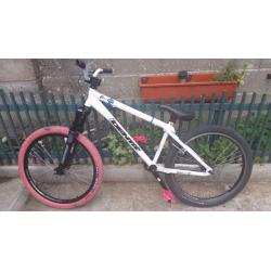 **P-45 IDENTITY JUMP BIKE 24"**