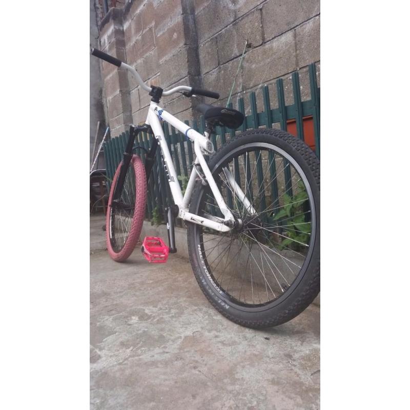 **P-45 IDENTITY JUMP BIKE 24"**