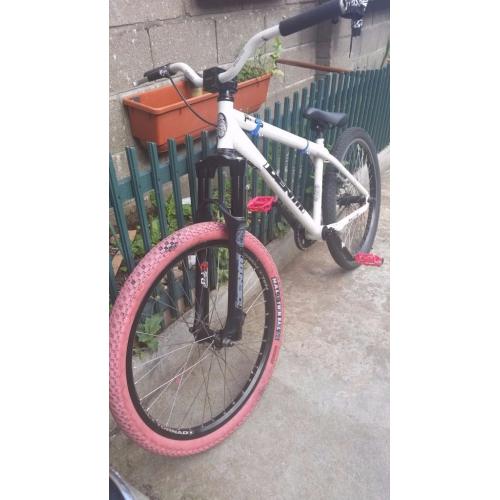 **P-45 IDENTITY JUMP BIKE 24"**