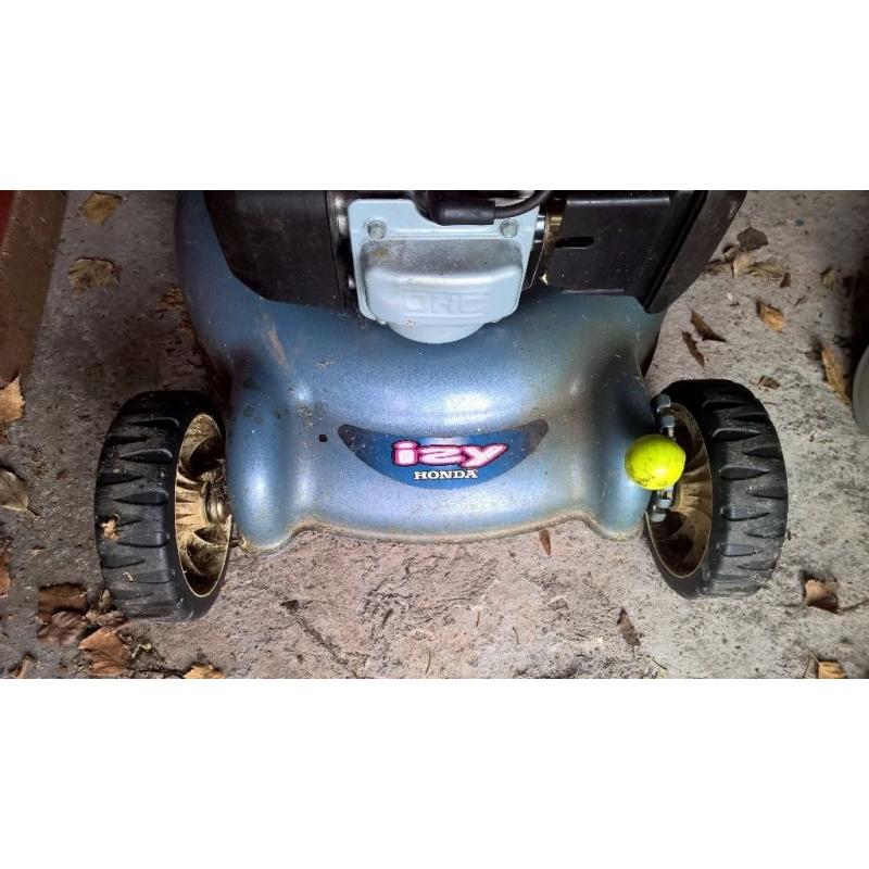 Honda IZY petrol self propelled lawnmower