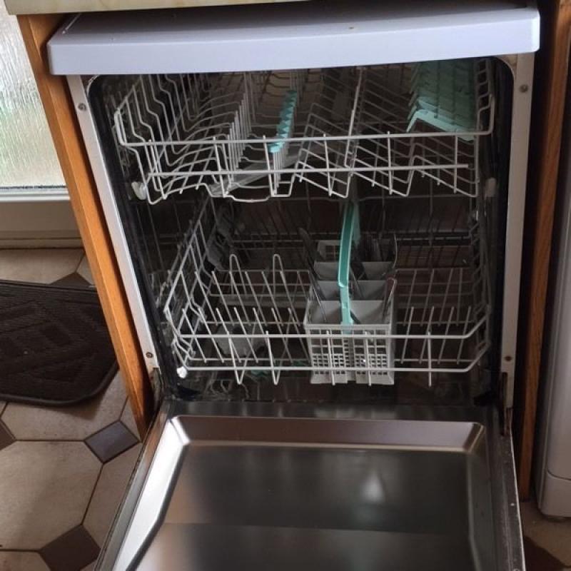 Dishwasher - hot point Aquarius