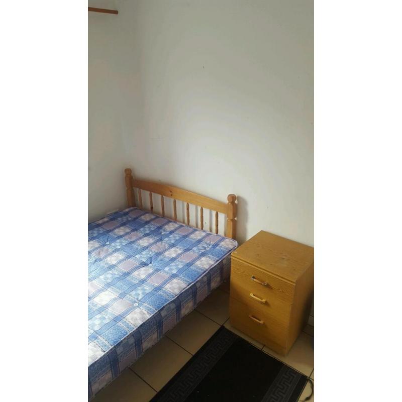 Double room available now- Beckton- E16! All bills included, fully furnished