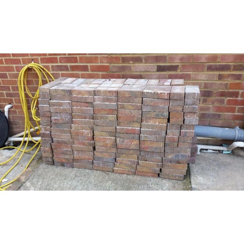 Approximately 208 paving blocks good condition new