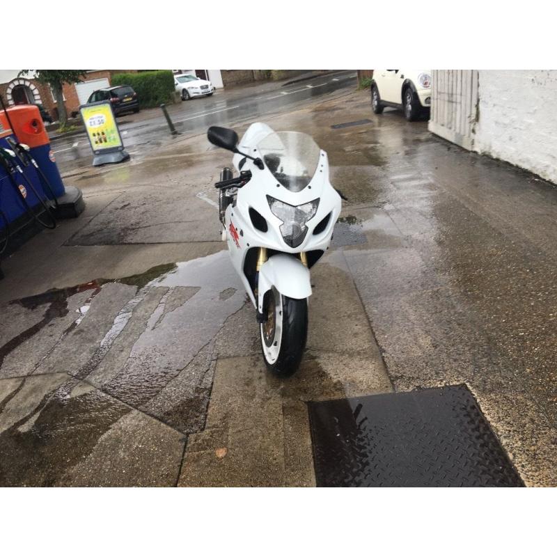 Suzuki GSXR 750 - Great condition, low mileage, with extras