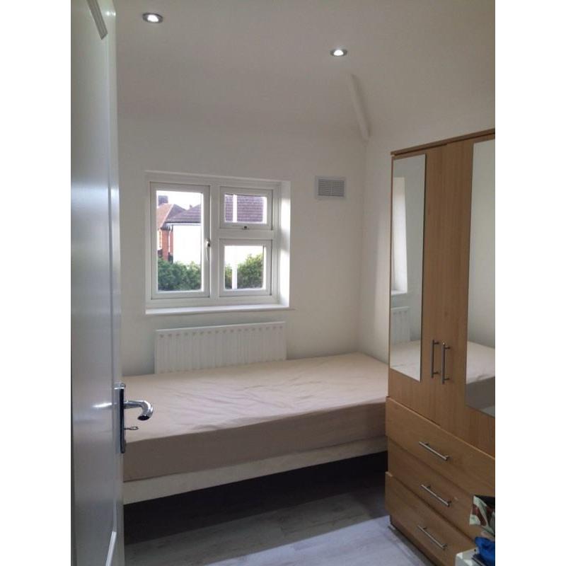 1 Room to rent near Chadwell Heath,Romford.Inclu.Bills.Only for Proffesional lady .Call 07846283776