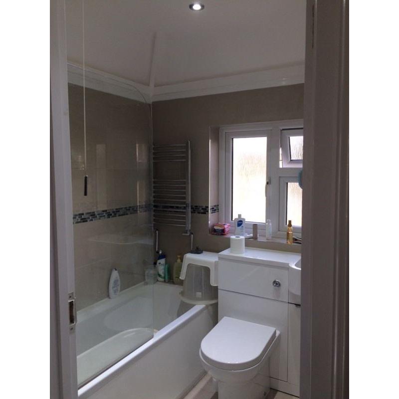 1 Room to rent near Chadwell Heath,Romford.Inclu.Bills.Only for Proffesional lady .Call 07846283776