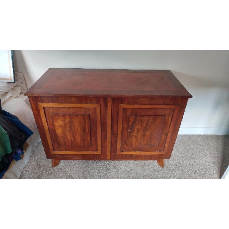 Solid wood storage chest