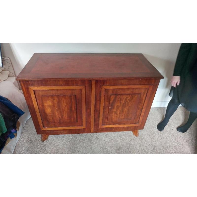 Solid wood storage chest