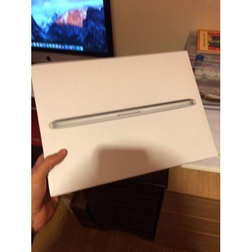 MacBook Pro 2014 retina 8gb ram 2.6 ghz intel i5 128gb solid state he'd Windows 10 pro genuine
