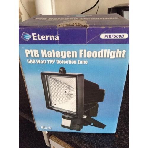 Brand New in box 500w Halogen PIR Floodlight