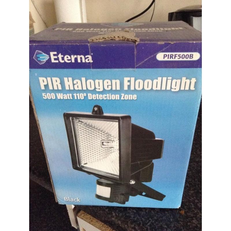 Brand New in box 500w Halogen PIR Floodlight