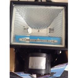 Brand New in box 500w Halogen PIR Floodlight