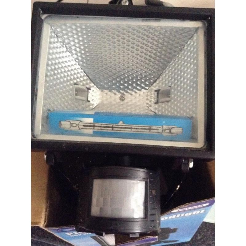 Brand New in box 500w Halogen PIR Floodlight