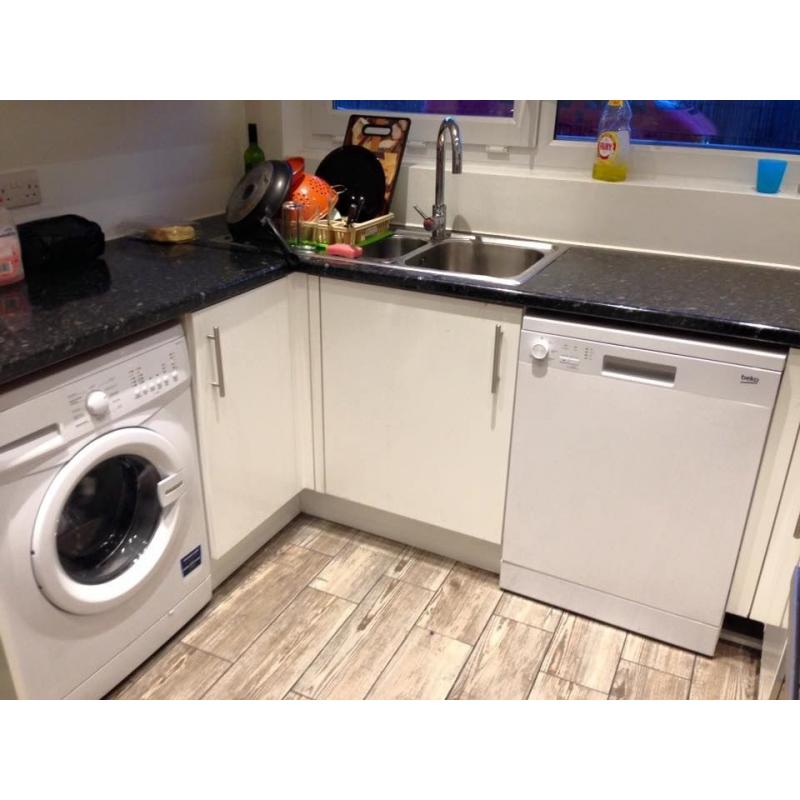 DOUBLE ROOMS EAST LONDON from 90pw roomshared