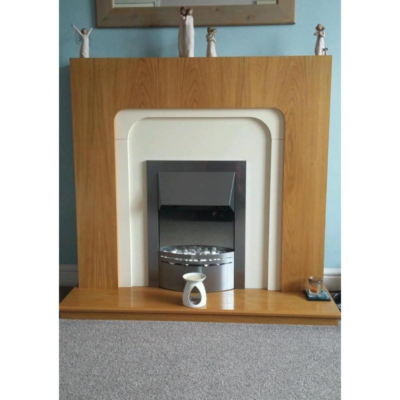 Fire surround and electric dimplex fire