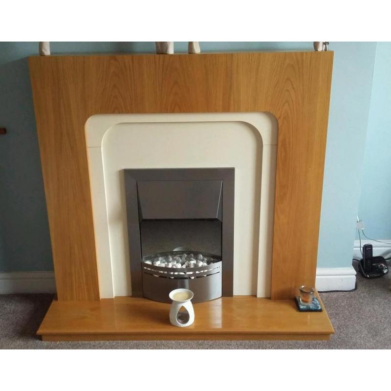 Fire surround and electric dimplex fire