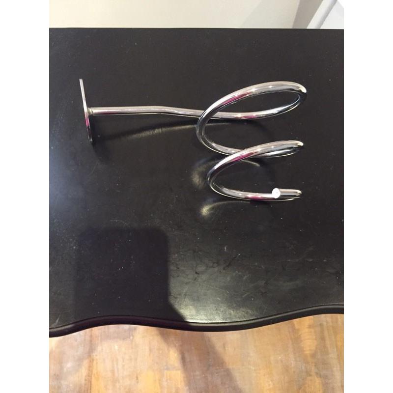 Wall mount for hairdryer