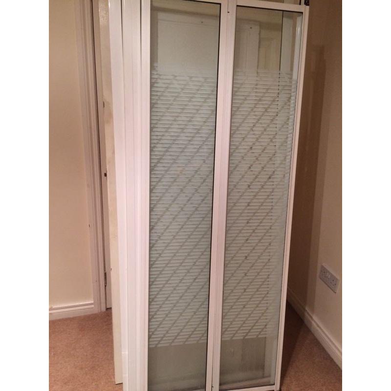 Shower tray and shower doors