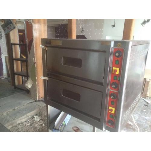 Commercial pizza oven