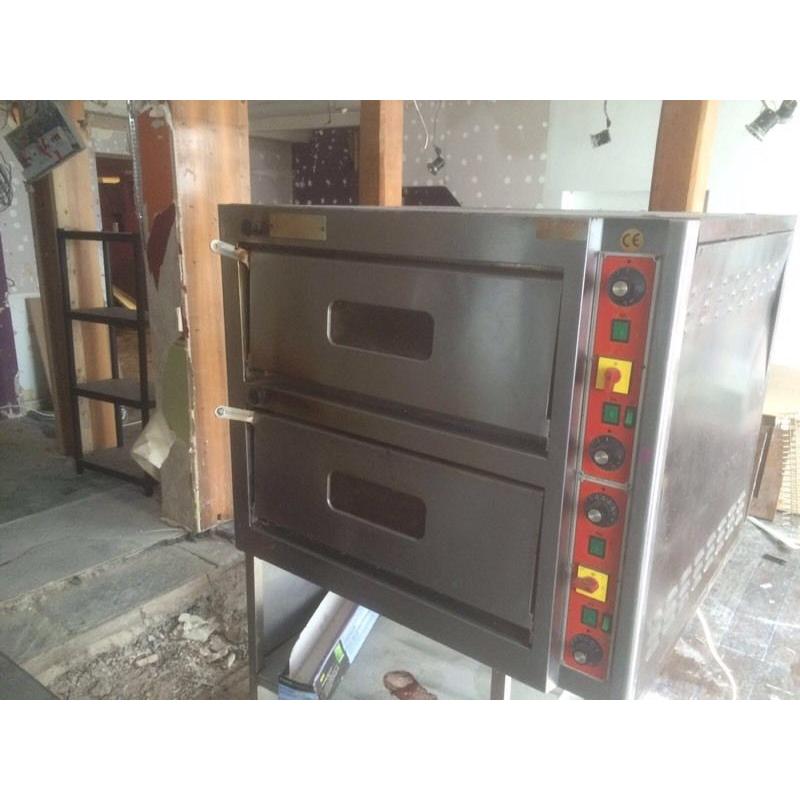 Commercial pizza oven