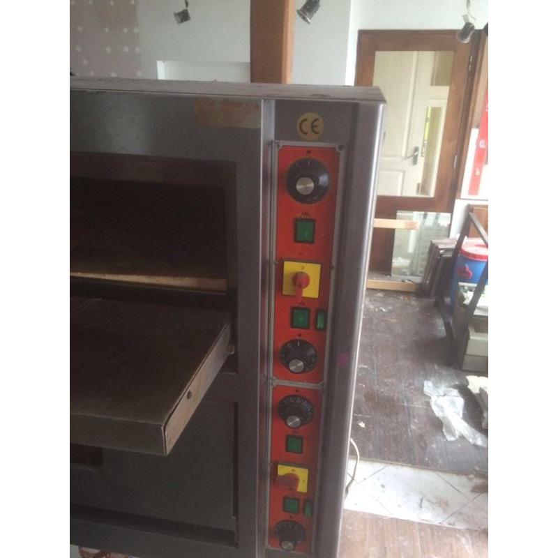 Commercial pizza oven