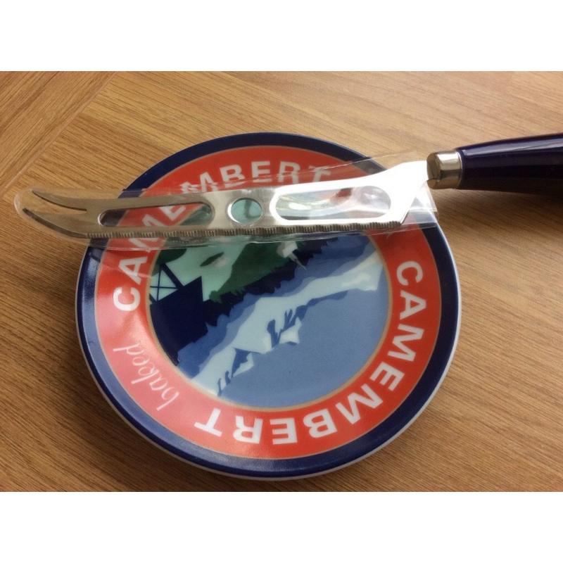 Cheese dish and cheese knife