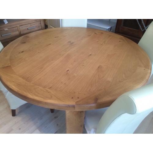 Brand new solid oak round table & 4 chairs