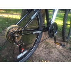 Great Condition Dunlop Moutain Bike - Active suspension system