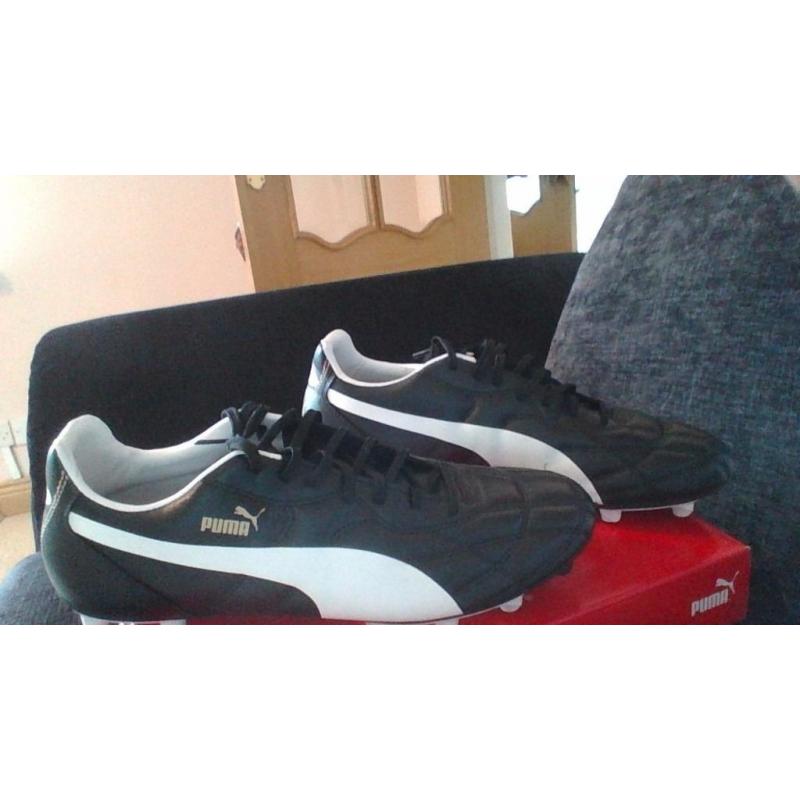 Puma Classico's - moulded studs - size 11 - Brand new