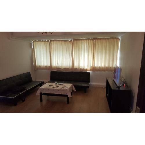 A single room for a FEMALE tenant in a spacious, newly refurbished house in Luton