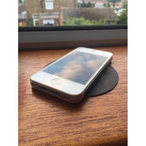 iPhone 4S White 16GB in great working condition. Absolutely no scratches! Locked to EE
