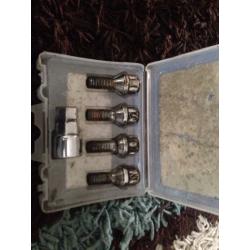 Vauxhall locking wheel nut set