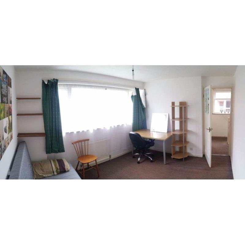 Double bedroom to let in Stapleton Village
