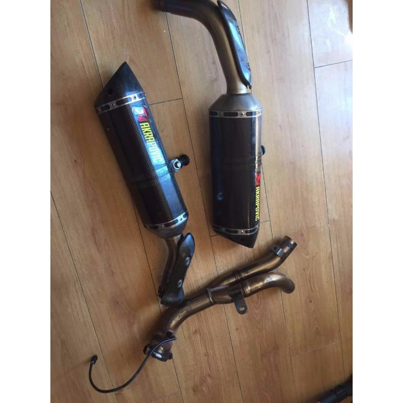 Yamaha R1 Big Bang Exhaust Akrapovic