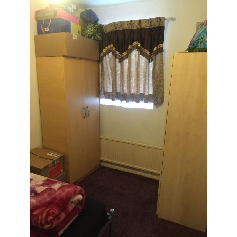 Rent an Bedroom Asian Only
