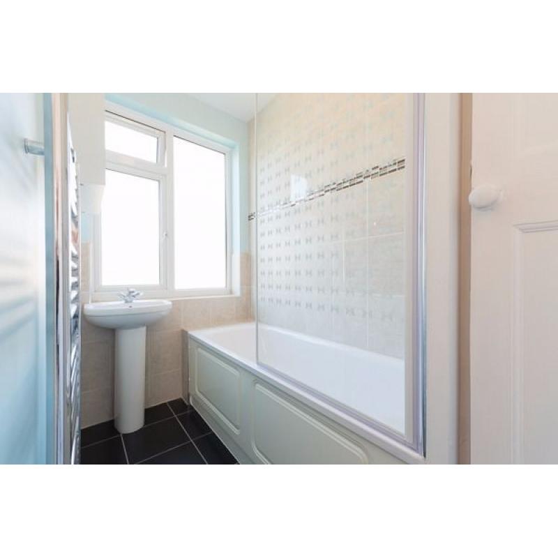 LOVELY BIG DOUBLE ROOM TO RENT - CALL