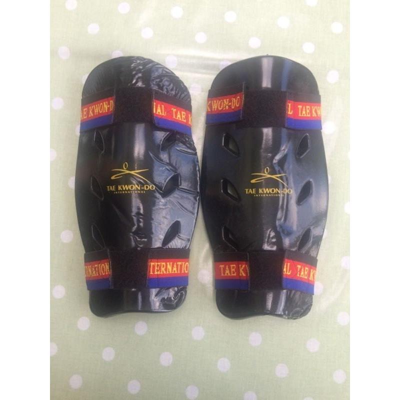 Taekwondo Sparing Shin pads, Size Small