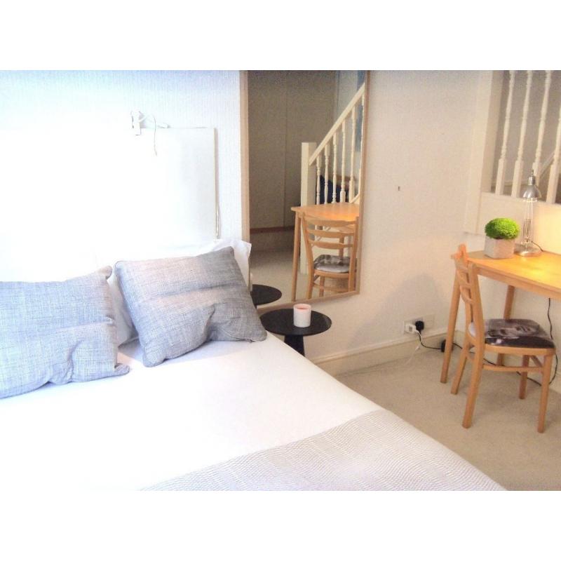 SHORT TERM: Room in flat share OFFERED. Earl's Court, Zone 1. For a few Weeks / Months.