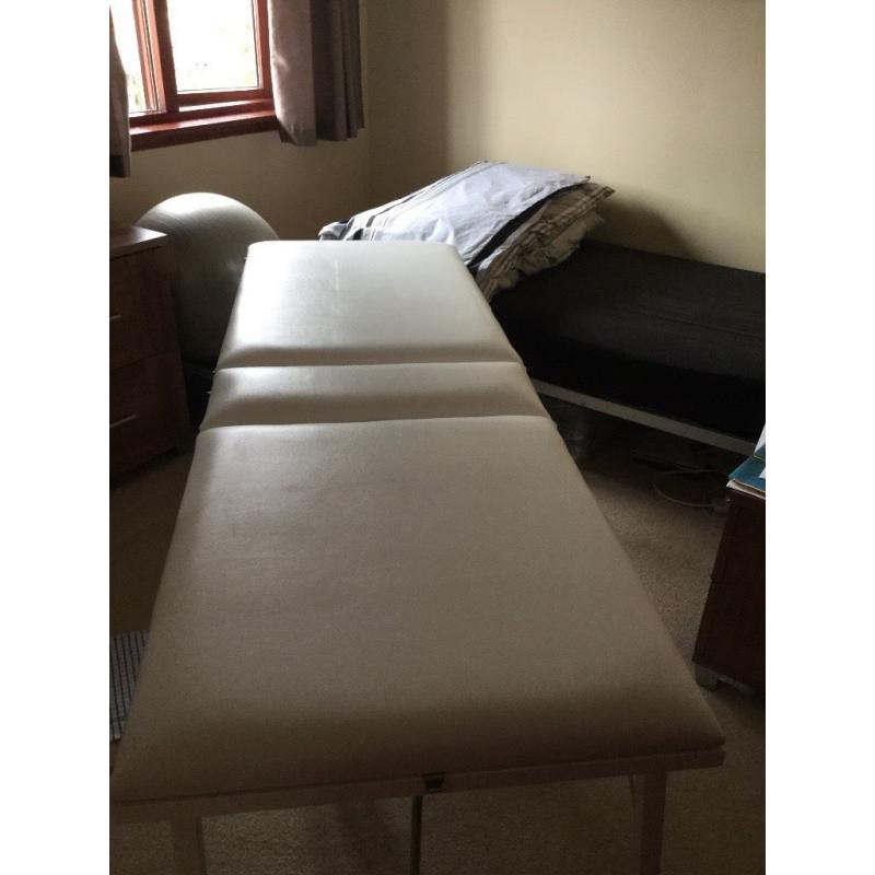 Portable beauty couch