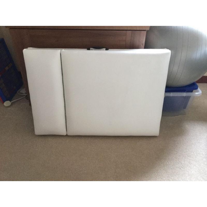 Portable beauty couch