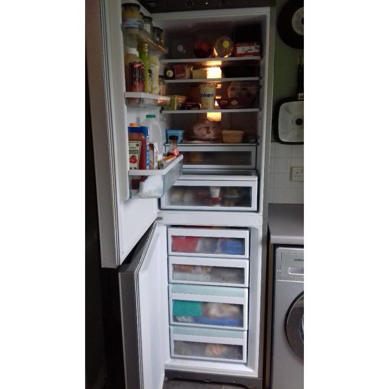 Hotpoint FF200E Half And Half Fridge Freezer