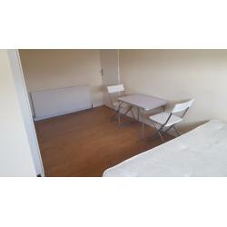 Lovely Double Room/ All Bills included