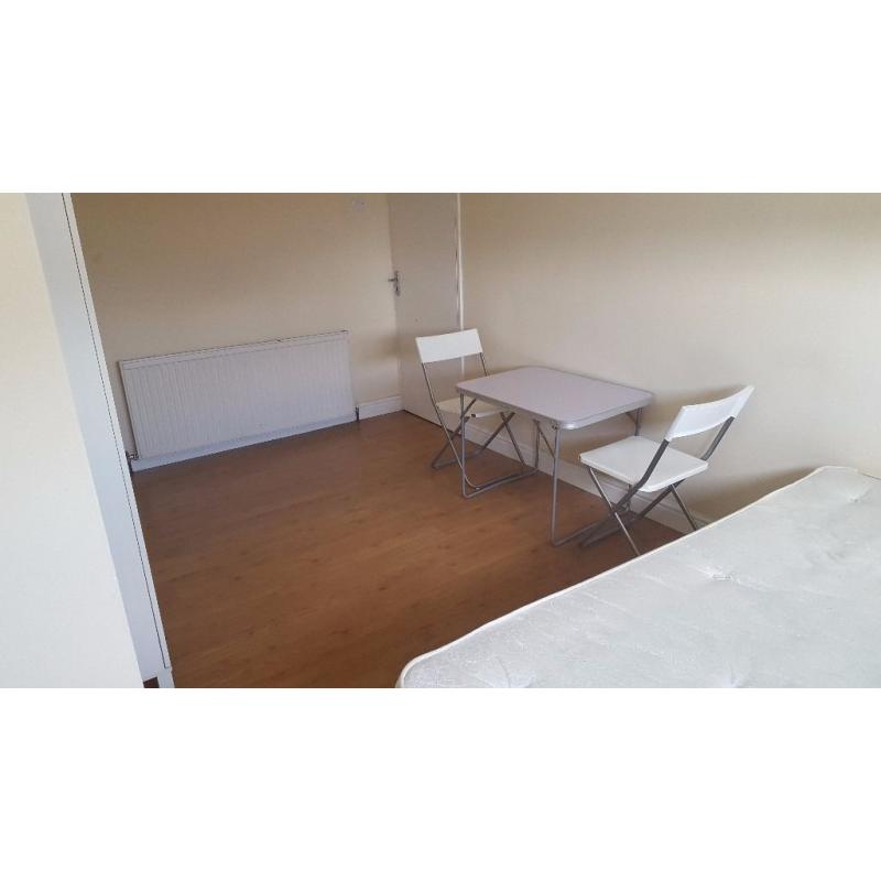 Lovely Double Room/ All Bills included