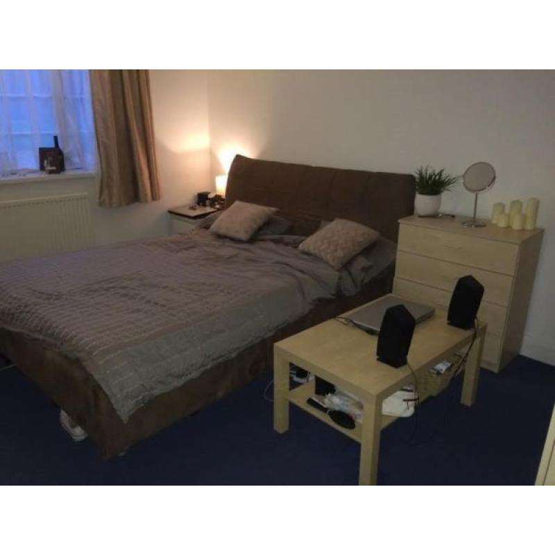 Double room in flatshare at Finchley Road / North Circular - bills included