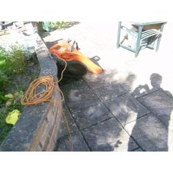 GARDEN VACUUM CLEANER / LEAF BLOWER